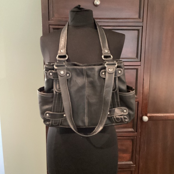 Tignanello Black Leather Women's Shoulder Bag - Picture 5 of 16